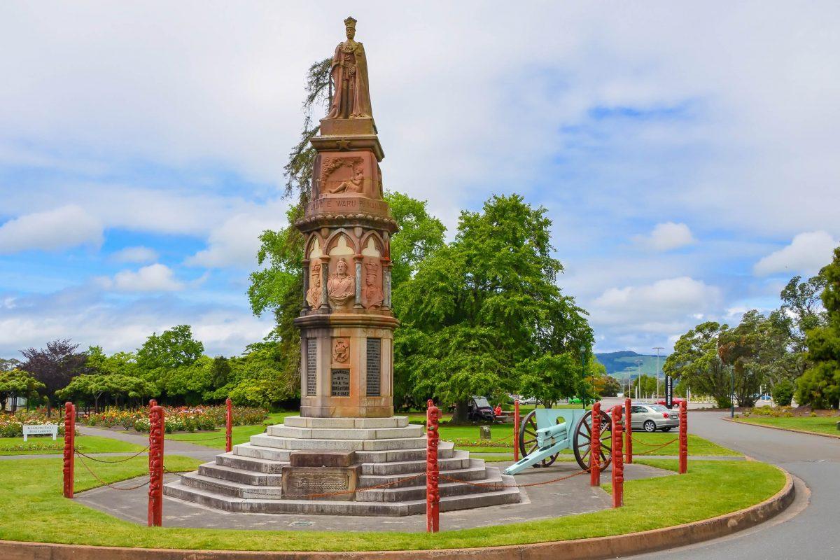 The Te Arawa War Memorial in Rotorua Gardens commemorates the victims of World War I, New Zealand - © FRASHO / franks-travelbox