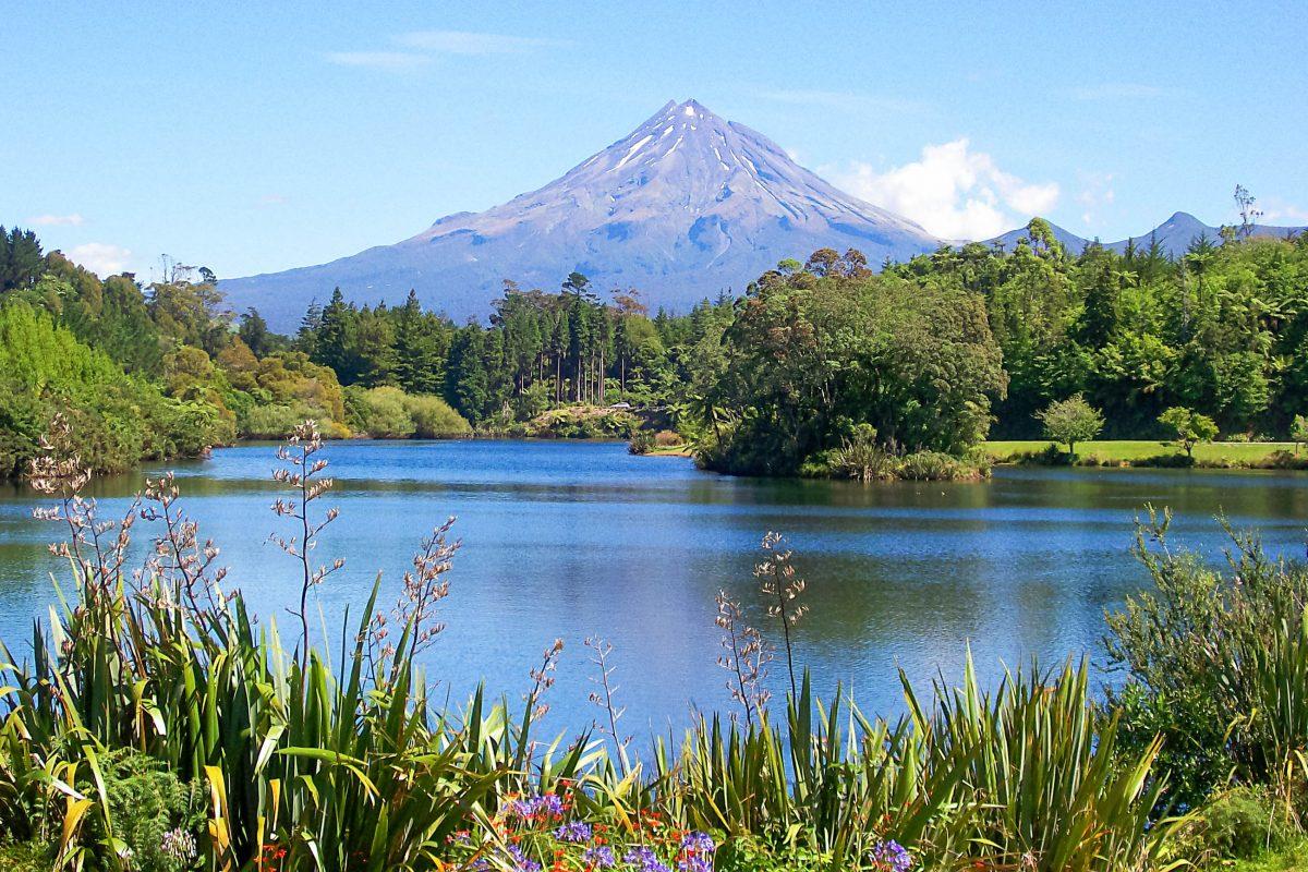 Panorama in Mount Egmont National Park with the beautifully symmetrical Taranaki Volcano in the background, New Zealand - © Christopher / Fotolia