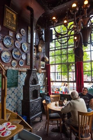 Cafe Papeneiland a brown cafe