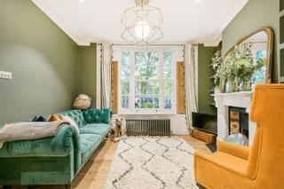 Islington  This vast pad sits on the upper cusp of Islington on a quiet cobblestone street lined with grand Victorian...